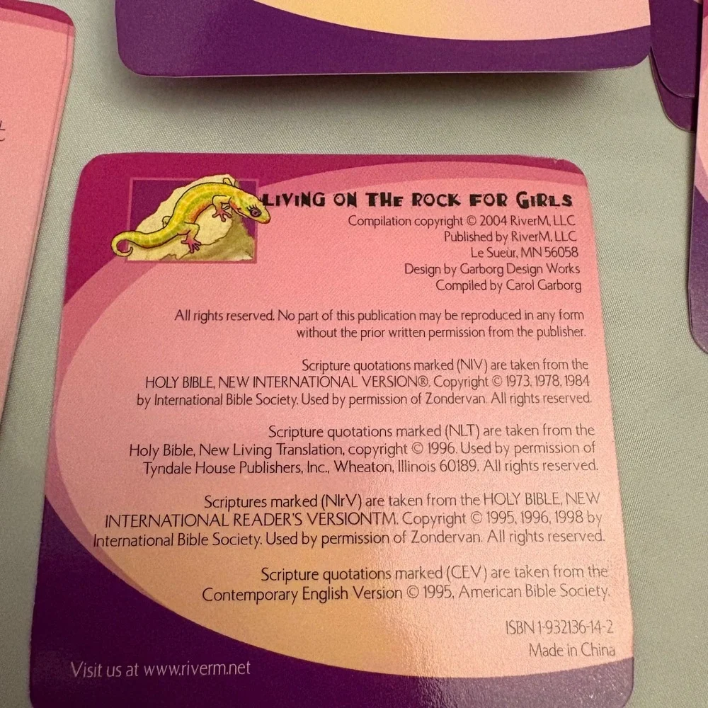 Living on the Rock Devotional Moments for Tweens Girls‎ Scripture Survival Guide